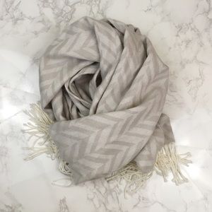 LAST DAY TO PURCHASE! White & Gray Chevron Scarf